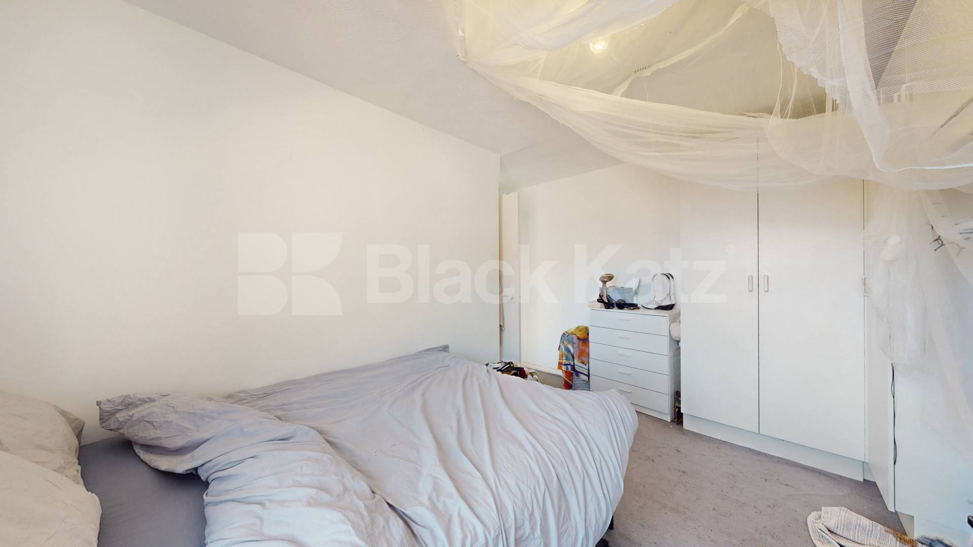 Fantastic two bed located within mins to Camden & Kings Cross Barker Drive, Camden